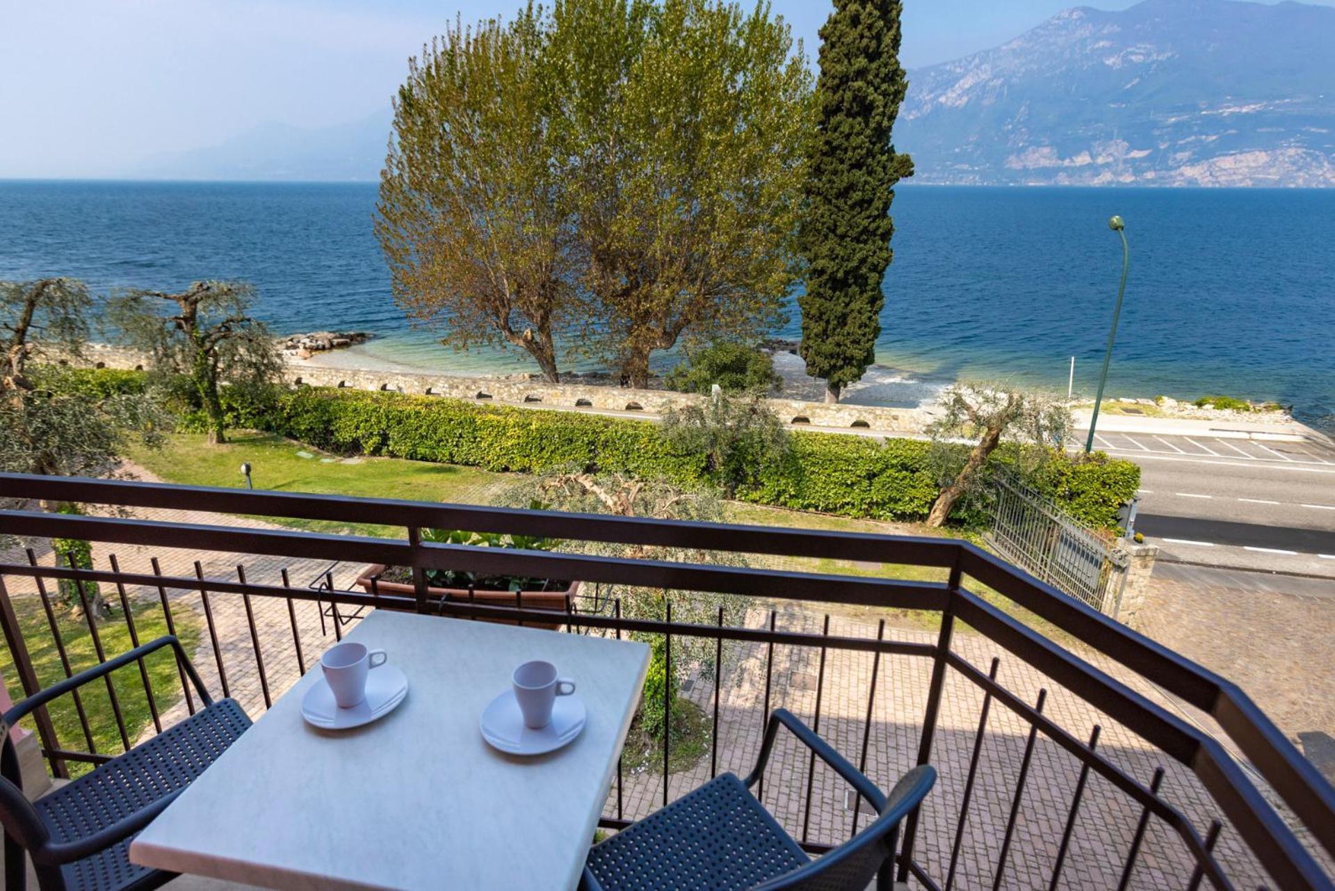 Residence Solei Classic & Plus Brenzone sul Garda Eksteriør billede