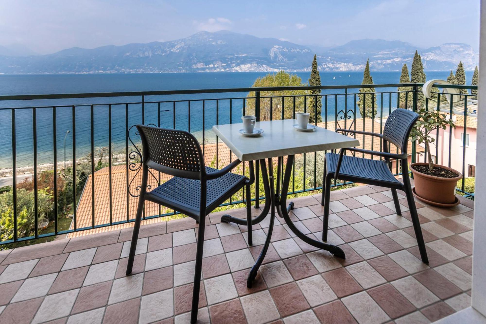 Residence Solei Classic & Plus Brenzone sul Garda Eksteriør billede